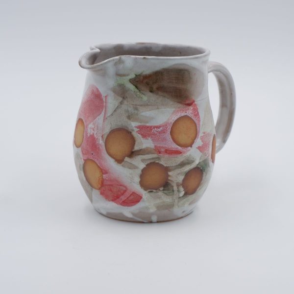 Keramikkrug mit braunen Kreisen, rote, grüne und weisse Glasur